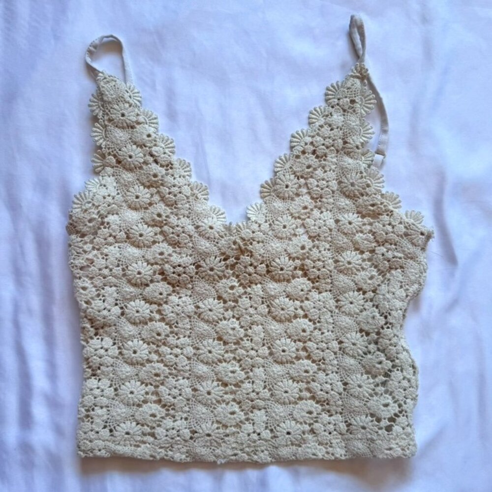 H&M Lace Cream Colored Crop Top - Women's Small